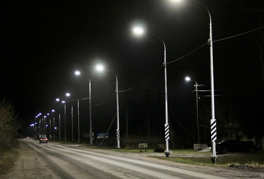 Благодаря нацпроекту на автодороге Пушкинские Горы – Рождество – Велье в Псковской области установят 37 фонарей